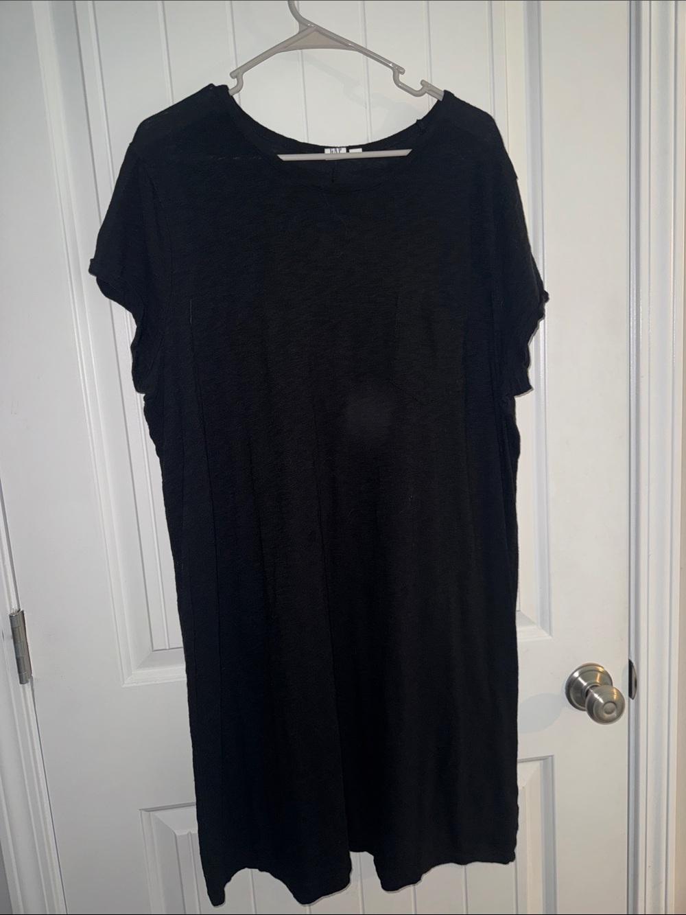 GAP Black Crewneck Tee Pocket